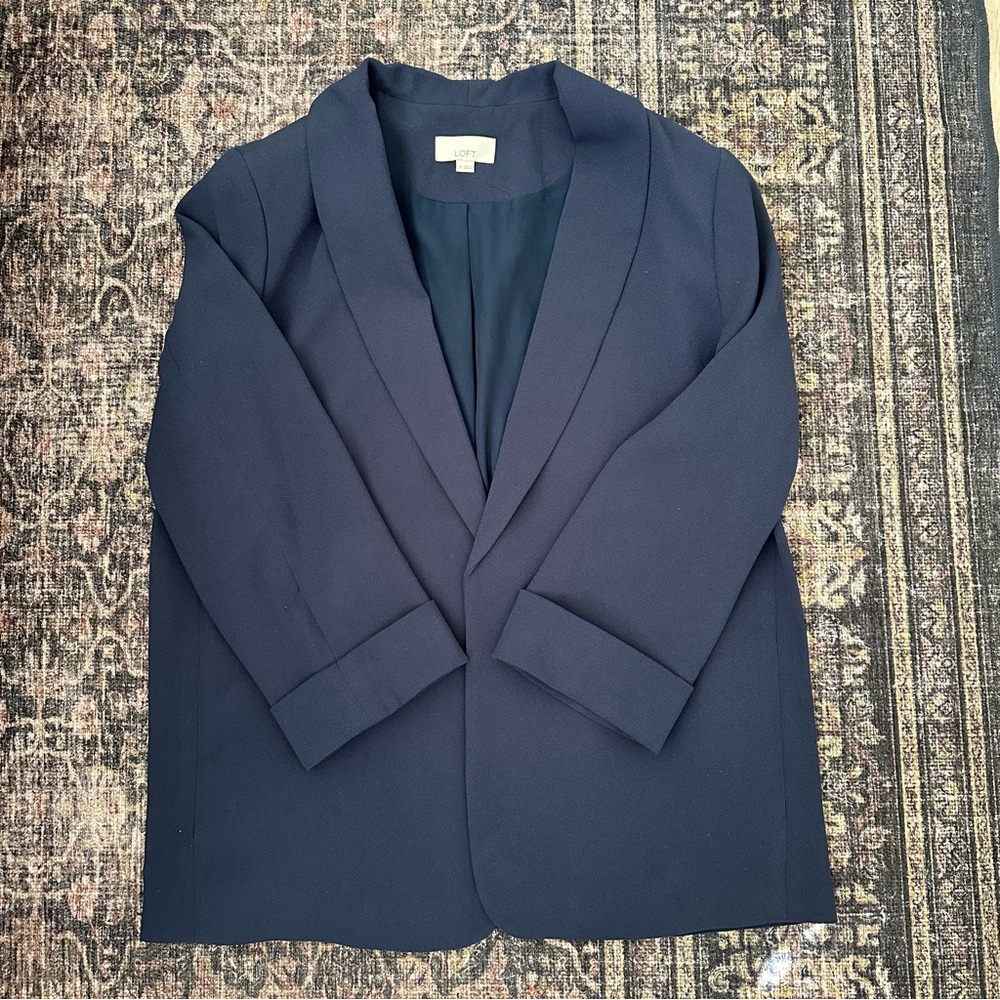 Loft Navy Relaxed Blazer // 8

#blazer #navy #businesscasual